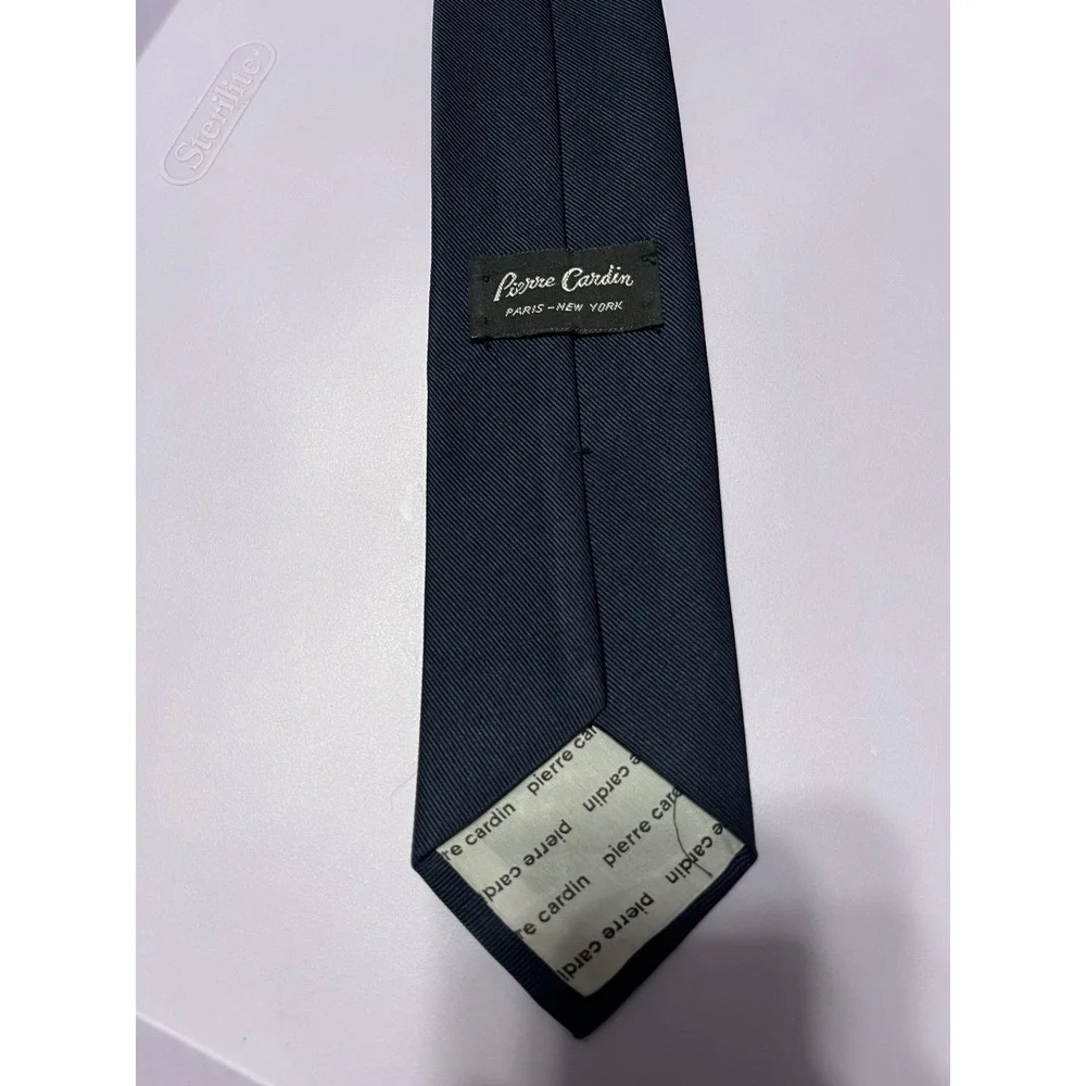 Pierre Cardin Paris New York Mens Navy Blue Ribbed Silk Blend Necktie 56x3.5